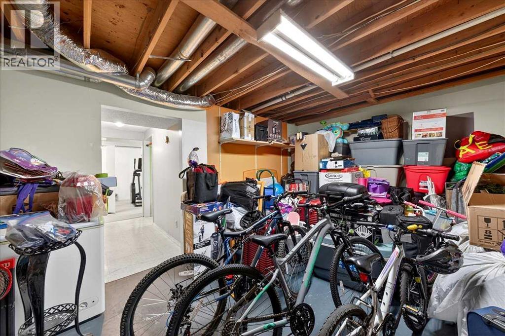 Single Family House for Sale in    Avenue NW Bowness Calgary 