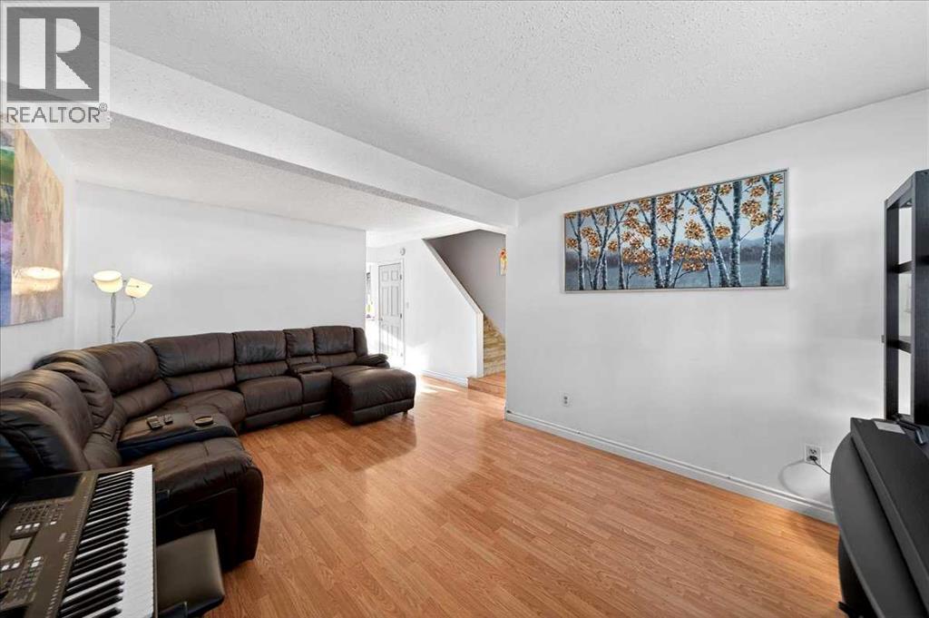 Single Family House for Sale in    Avenue NW Bowness Calgary 