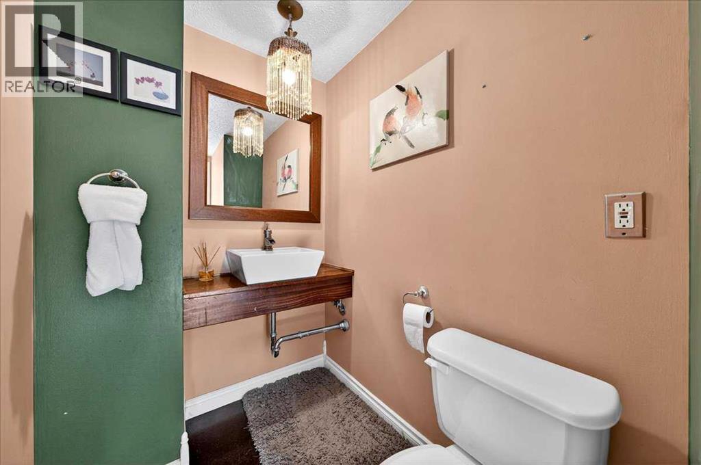 Single Family House for Sale in    Avenue NW Bowness Calgary 