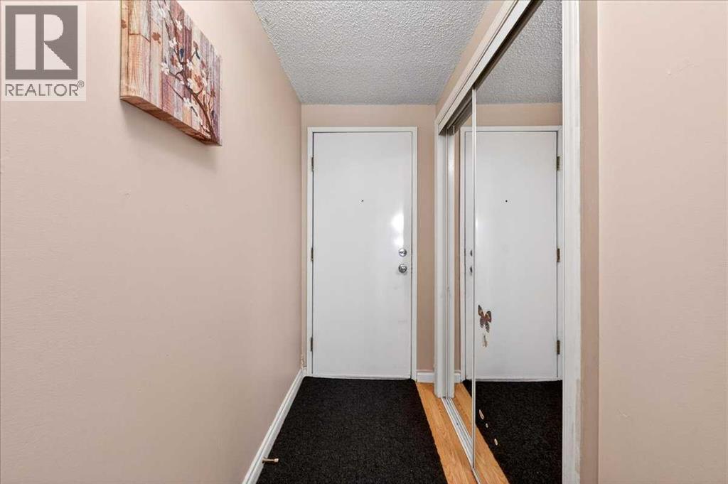 Single Family House for Sale in    Avenue NW Bowness Calgary 