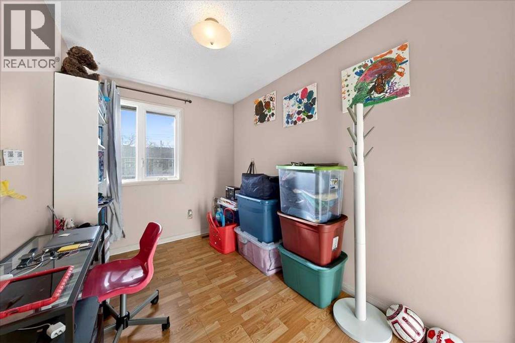 Single Family House for Sale in    Avenue NW Bowness Calgary 