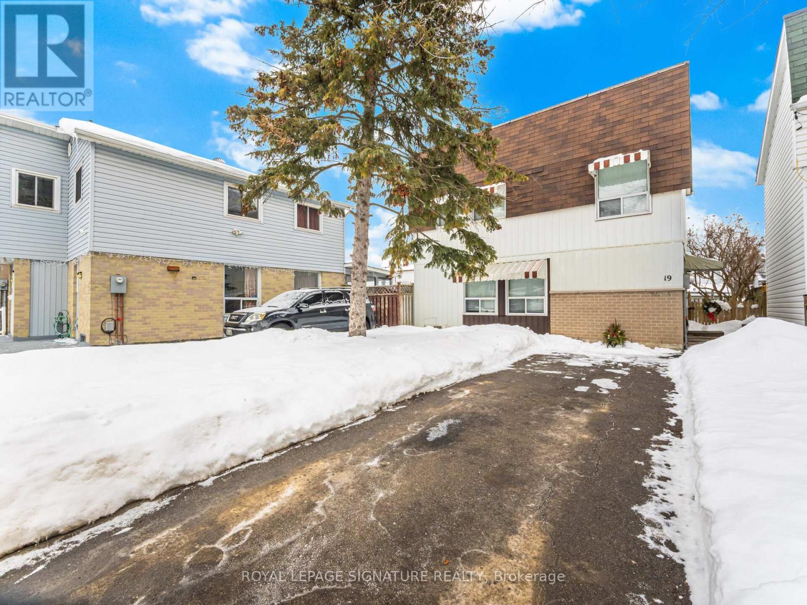 19 GRAND RIVER COURT - Photo 3 of 45, Brampton (Northgate), Ontario