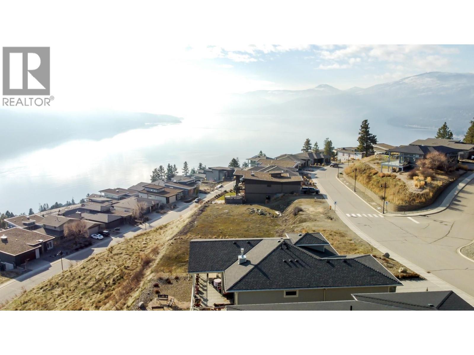  8944 Hampshire Crescent, Vernon