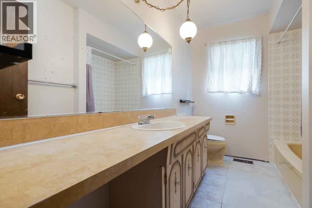 8411 RIDEAU DRIVE, Richmond