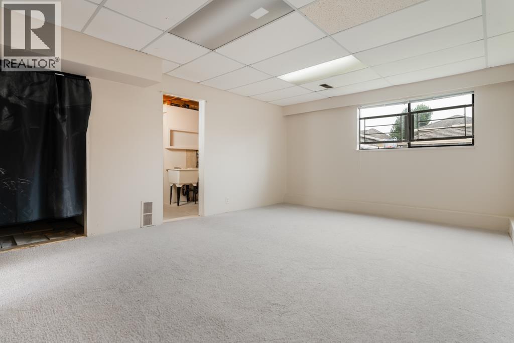 8411 RIDEAU DRIVE, Richmond