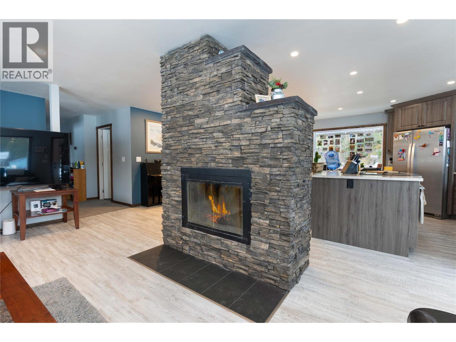 414 Mallory Road - 9