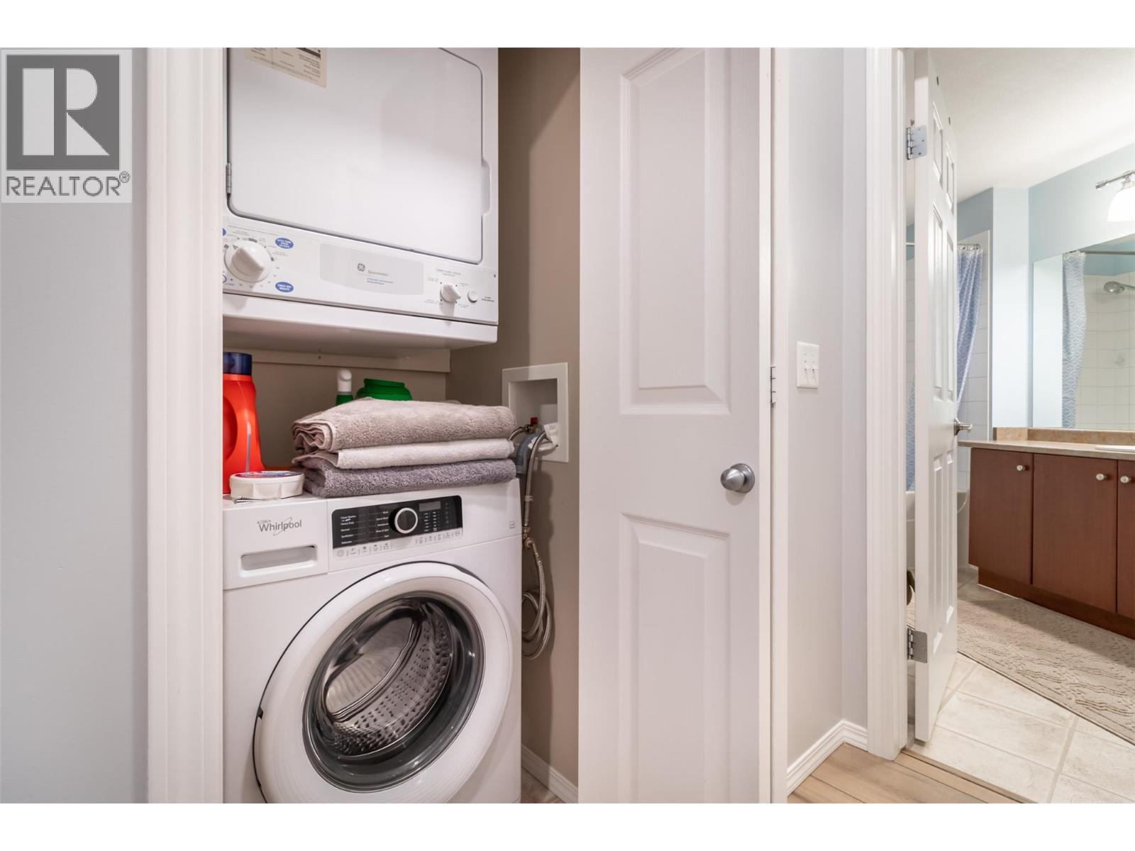 2207 1873 Country Club Drive, Kelowna