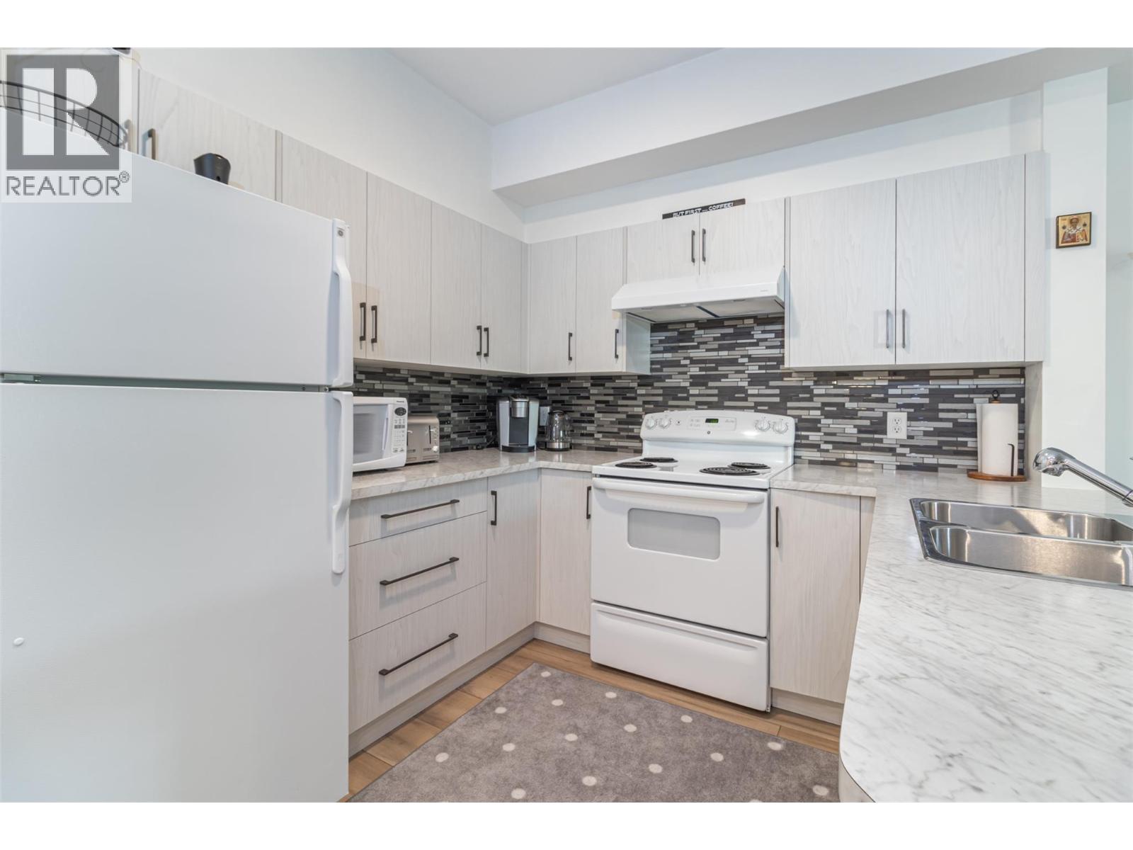 2207 1873 Country Club Drive, Kelowna