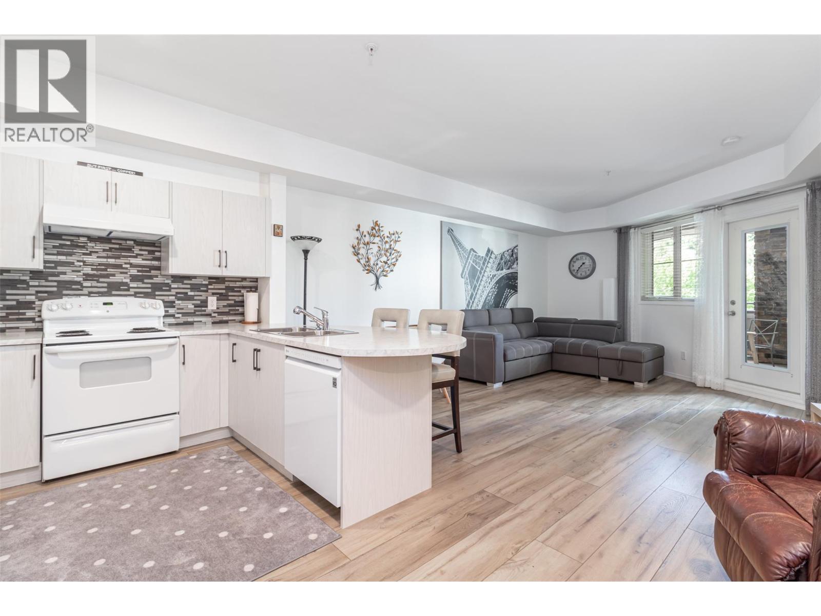 2207 1873 Country Club Drive, Kelowna