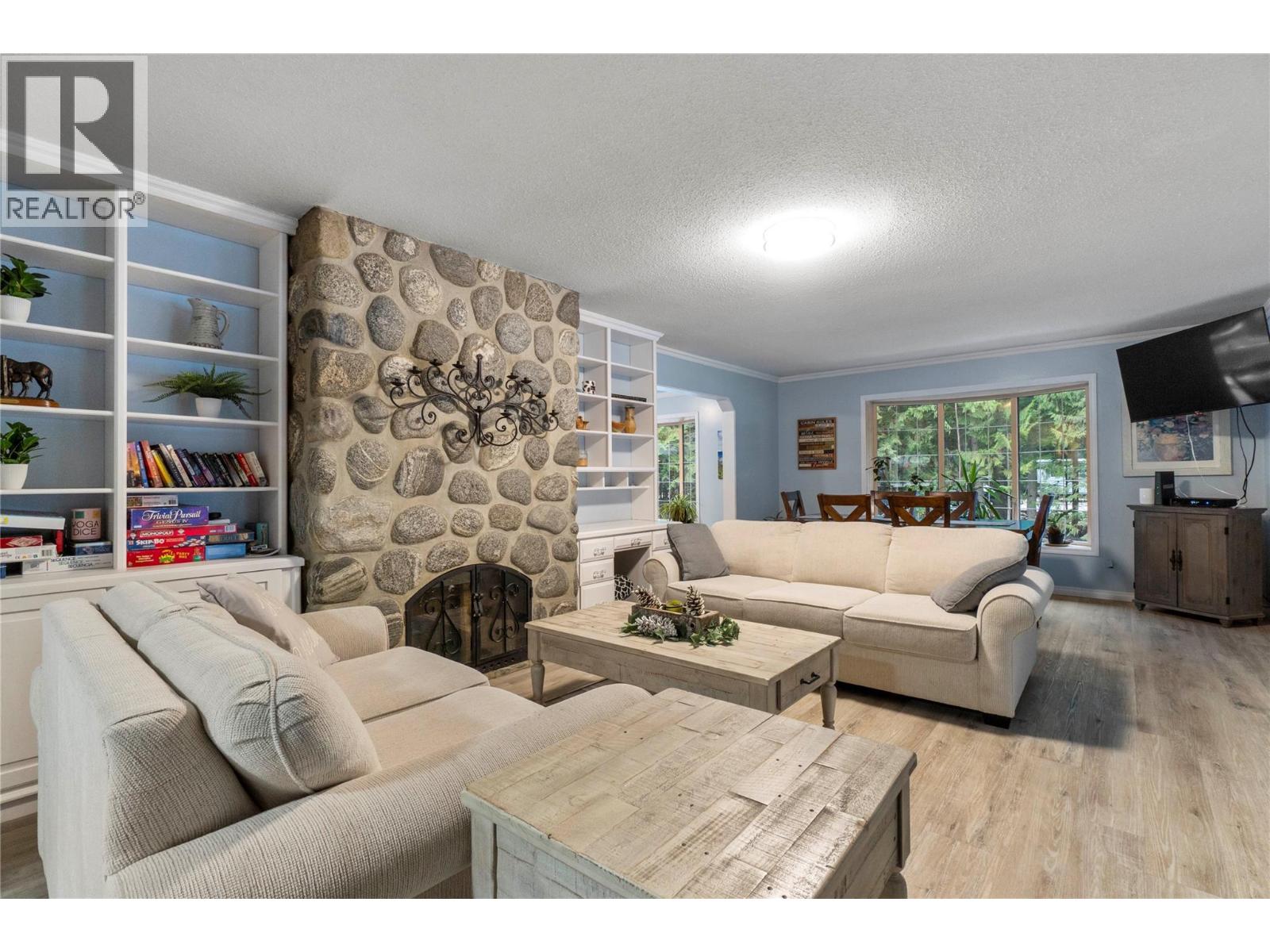  2012 Bundus Road, Sicamous