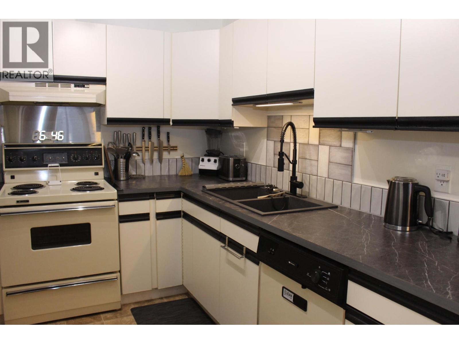 573 10th Avenue Unit# 1, Castlegar