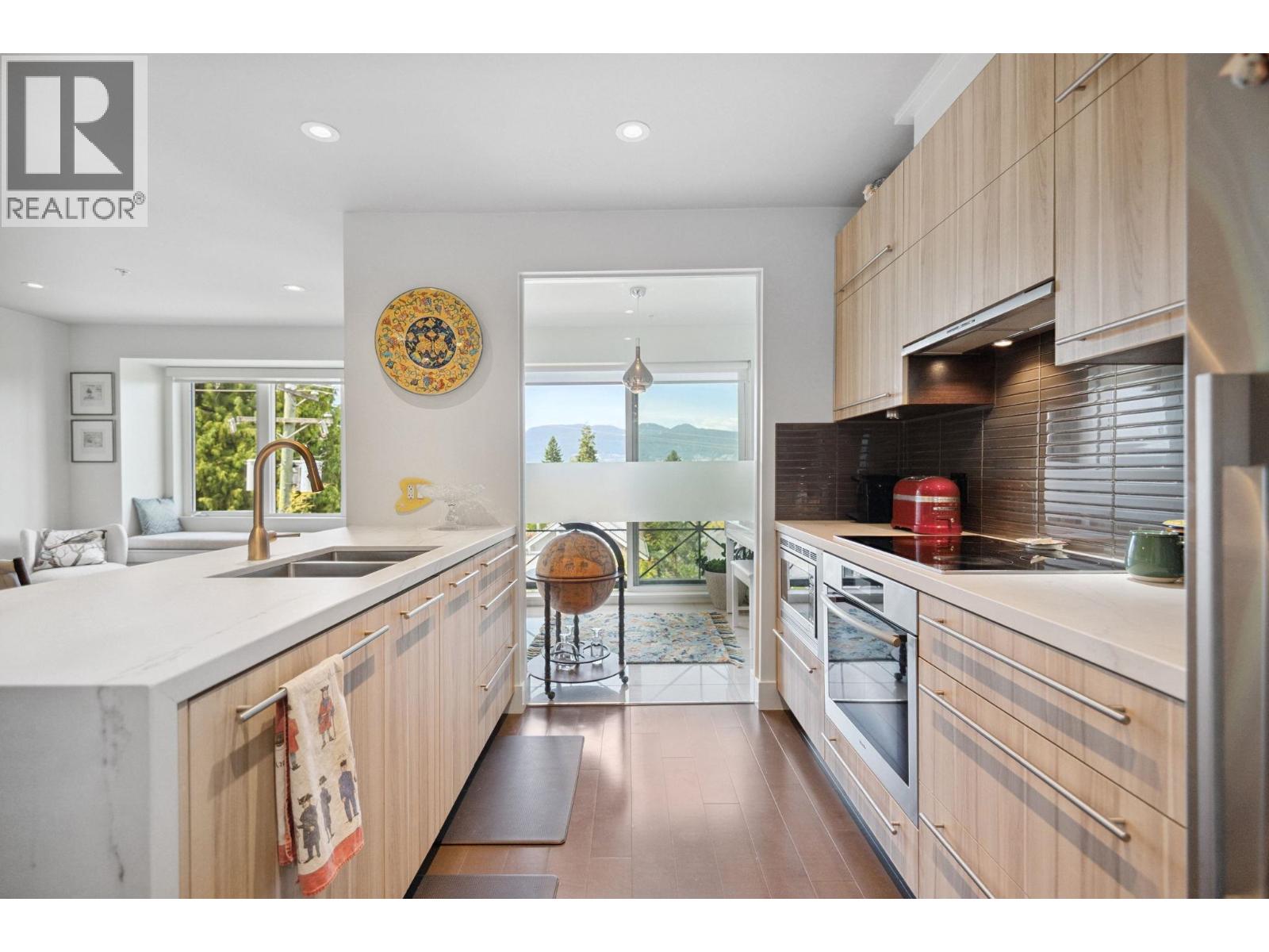 306 4463 W 10TH AVENUE, Vancouver