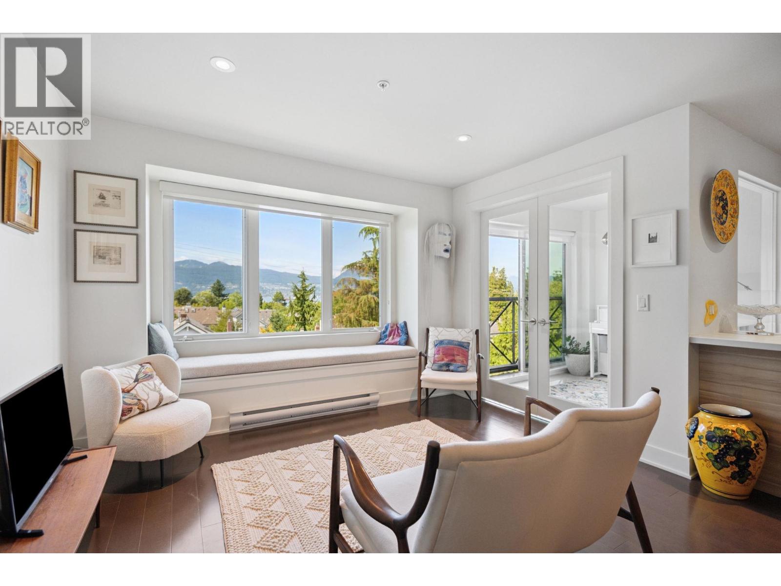 306 4463 W 10TH AVENUE, Vancouver
