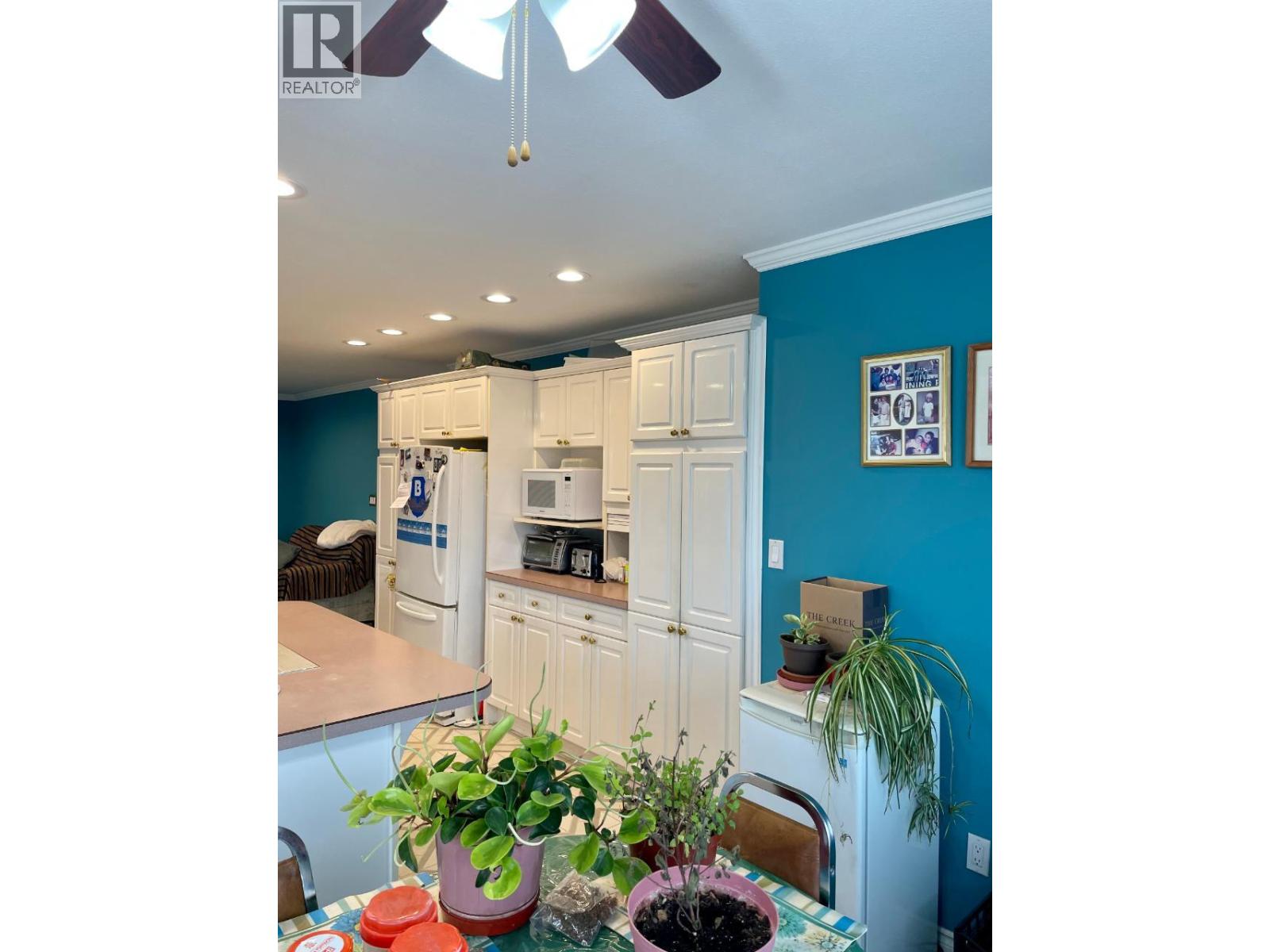1260 BROUGHTON Avenue - 29