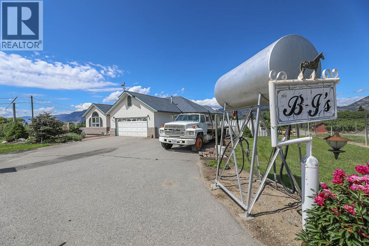 1260 BROUGHTON Avenue - 33