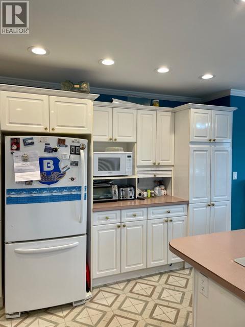 1260 BROUGHTON Avenue - 47
