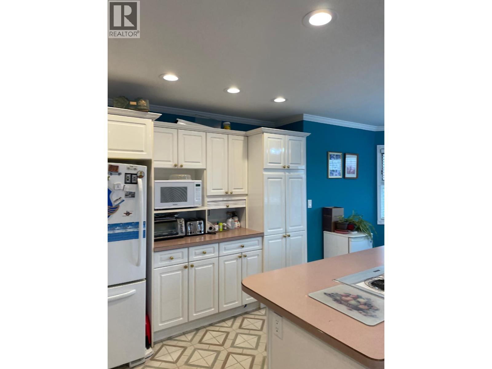 1260 BROUGHTON Avenue - 45