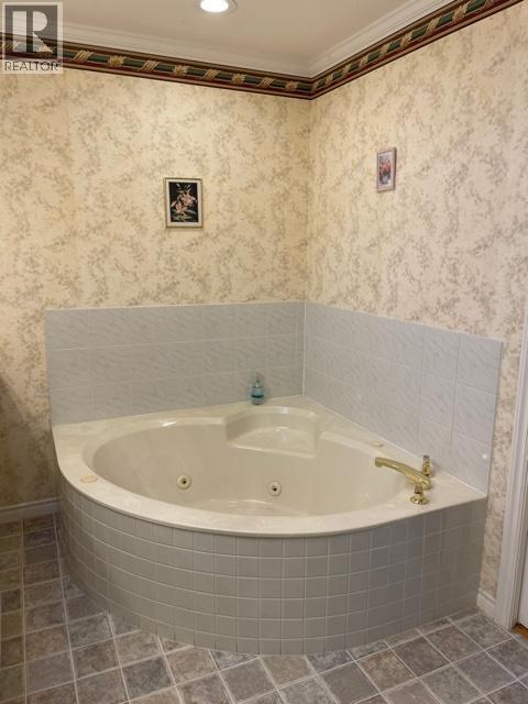 1260 BROUGHTON Avenue - 46