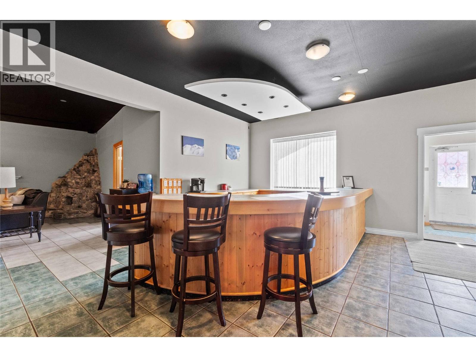  2054 Trans Canada Highway, Sicamous