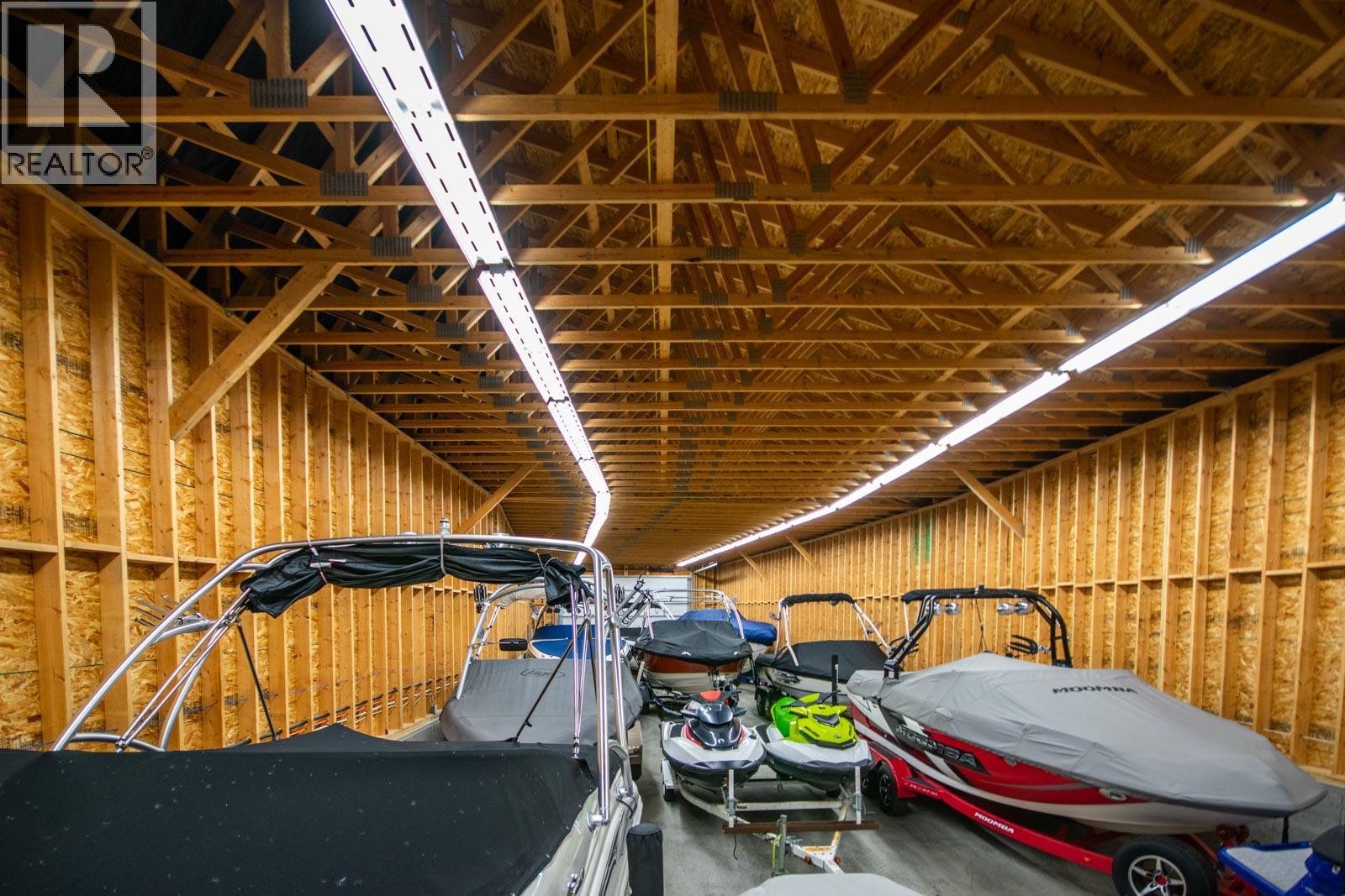  2054 Trans Canada Highway, Sicamous