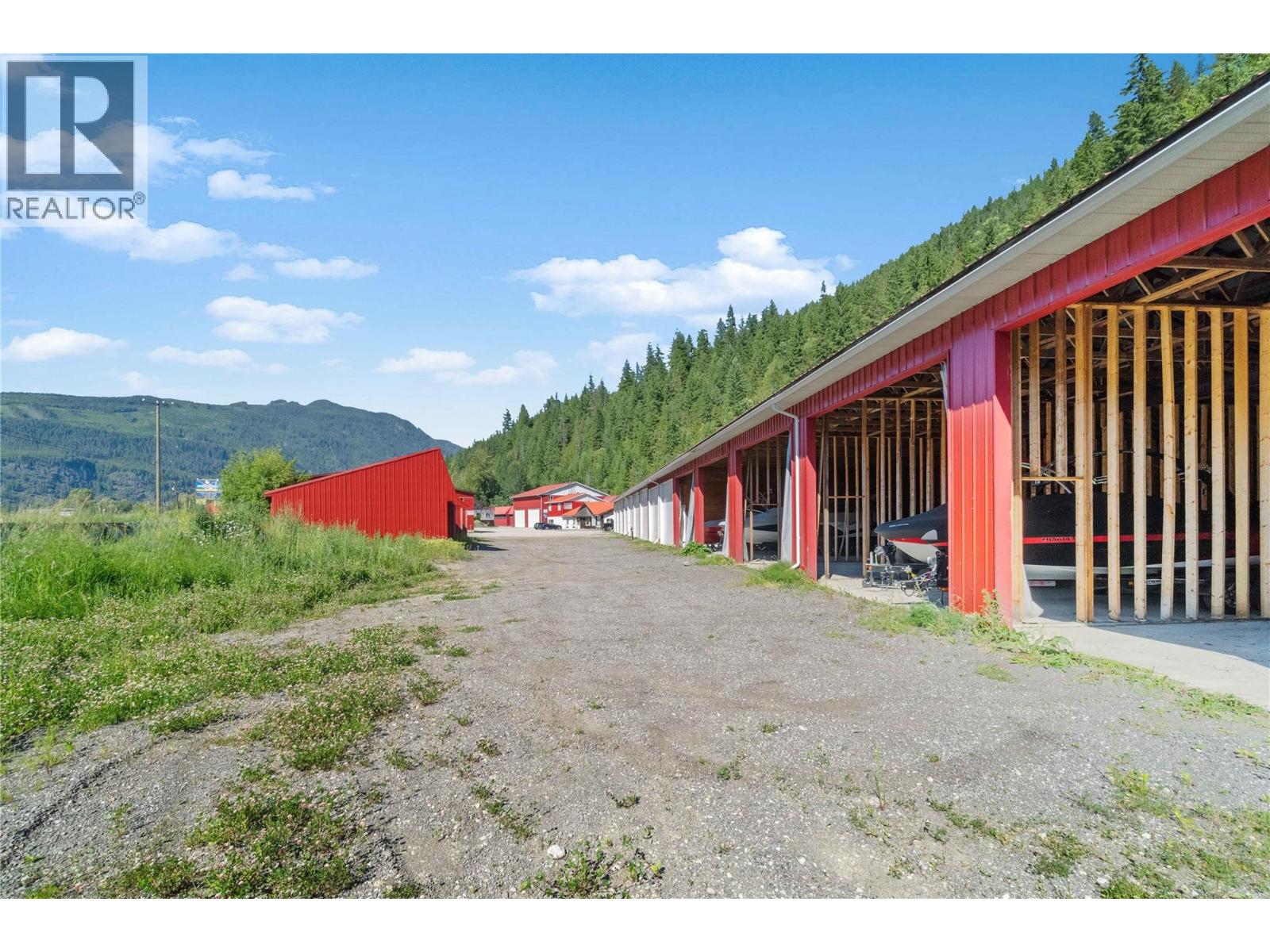  2054 Trans Canada Highway, Sicamous
