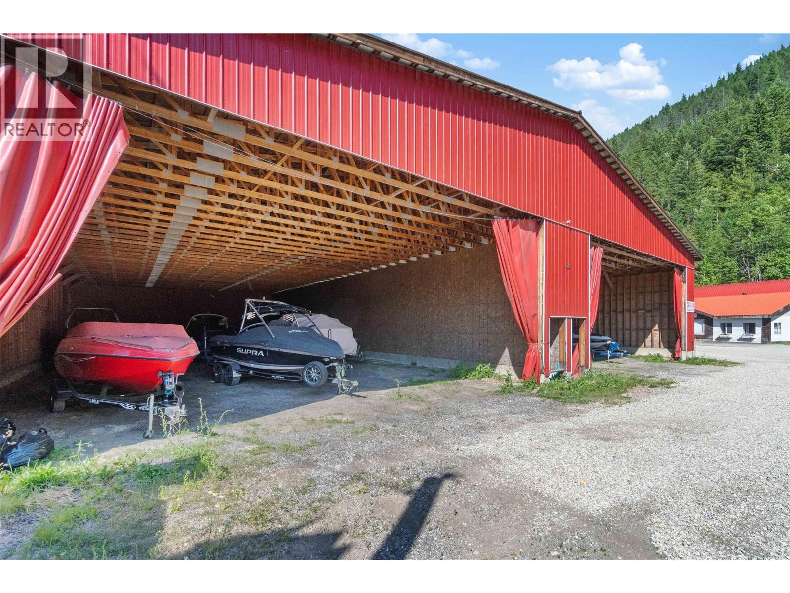  2054 Trans Canada Highway, Sicamous