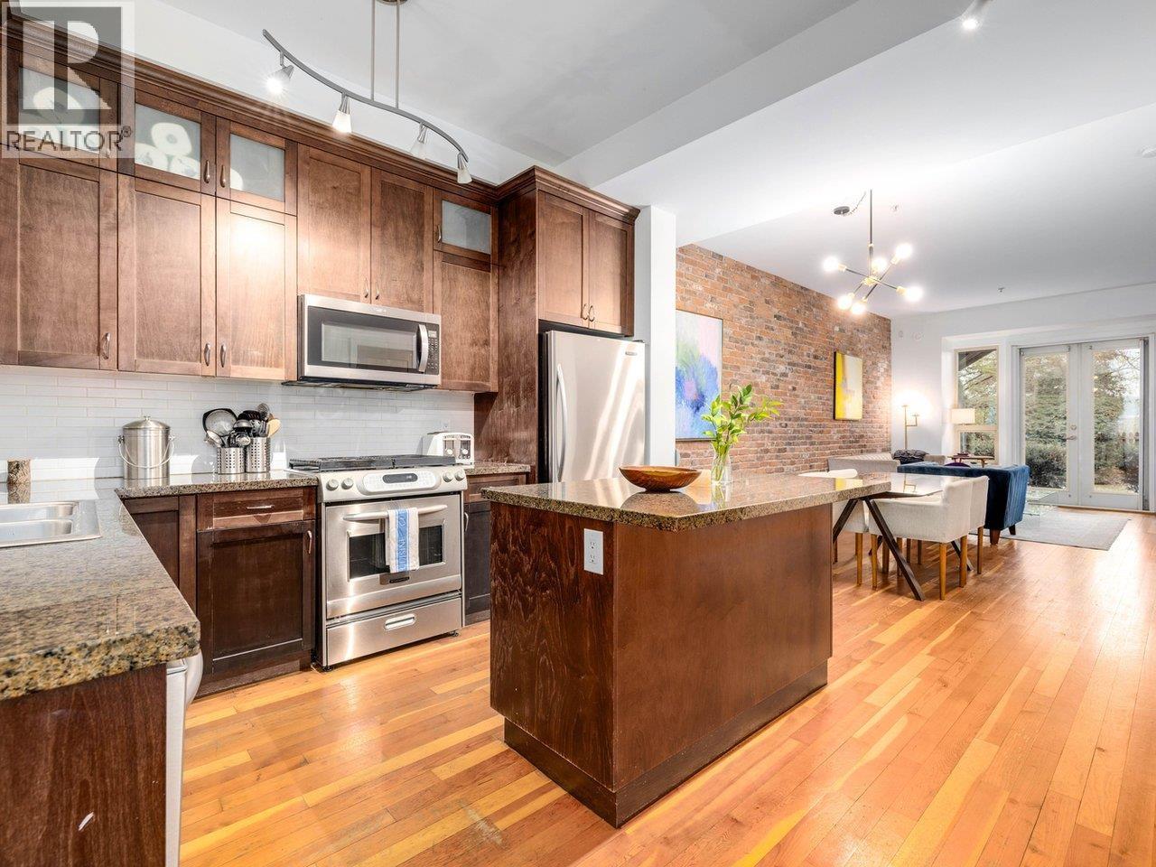 123 250 SALTER STREET, New Westminster