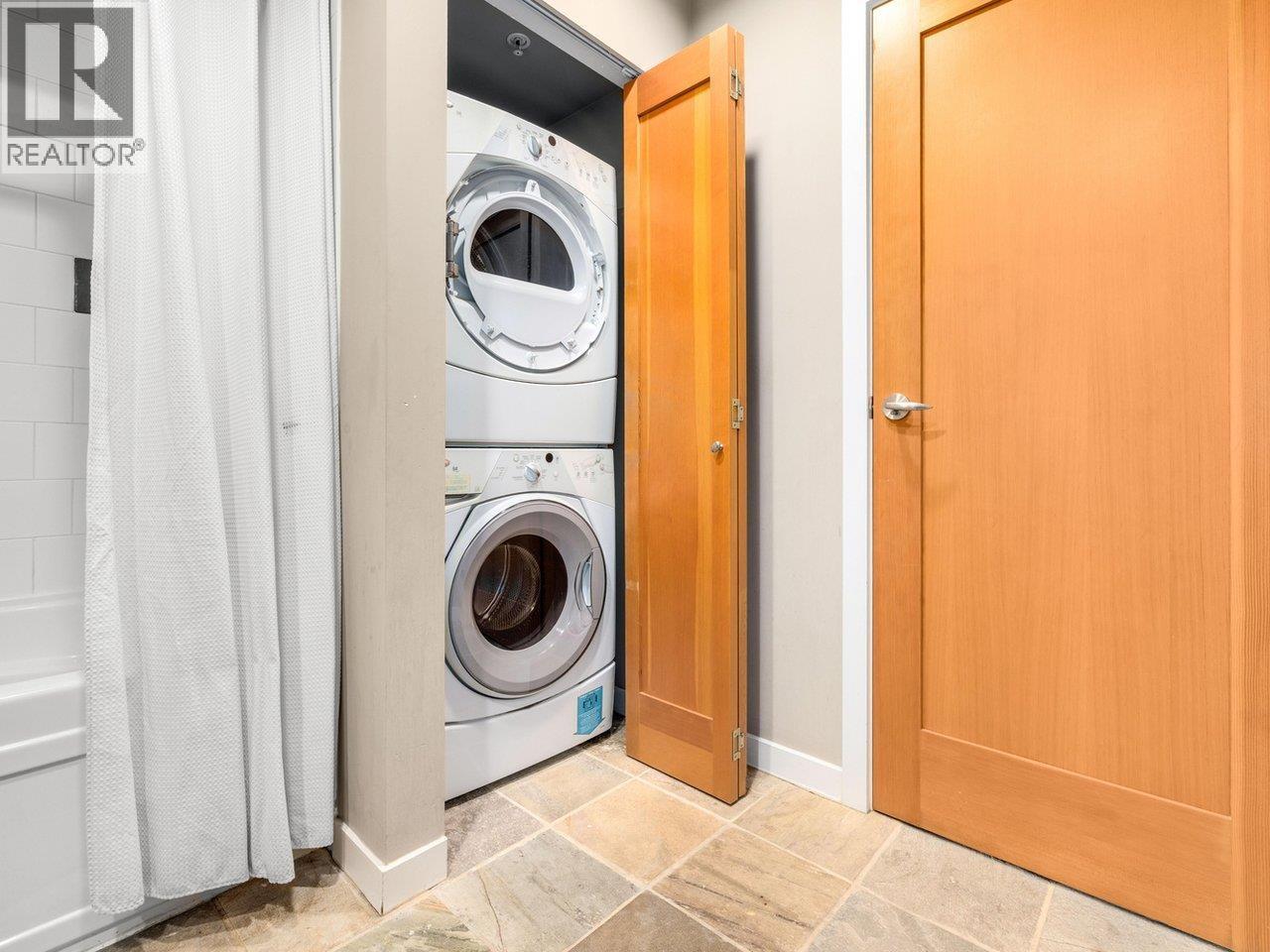 123 250 SALTER STREET, New Westminster