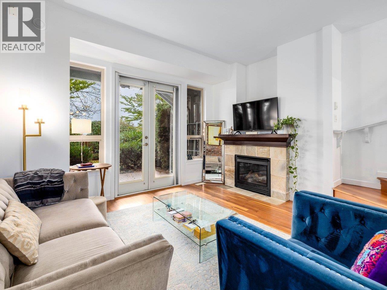 123 250 SALTER STREET, New Westminster