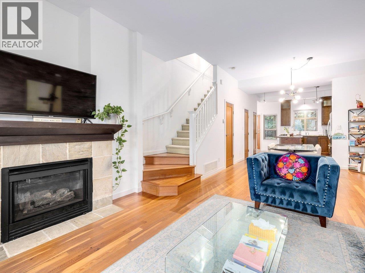 123 250 SALTER STREET, New Westminster