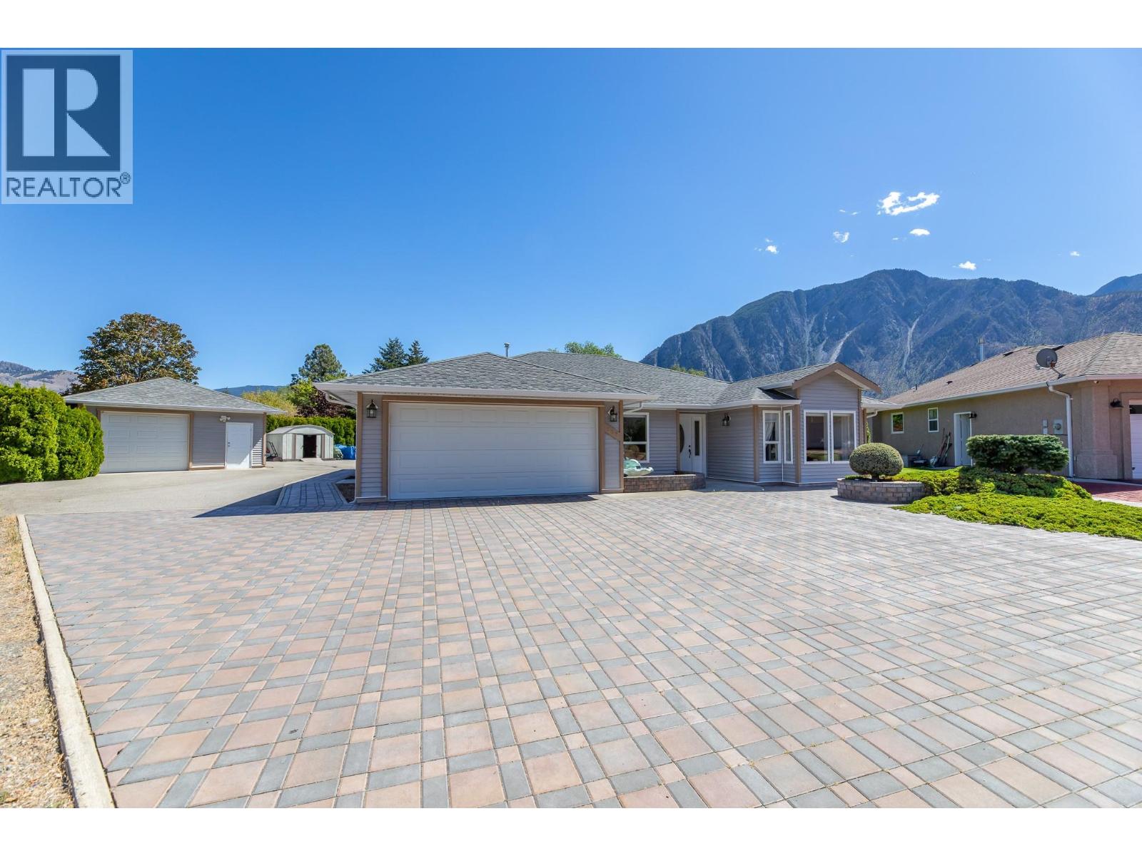 517 Vanderlinde Drive, Keremeos