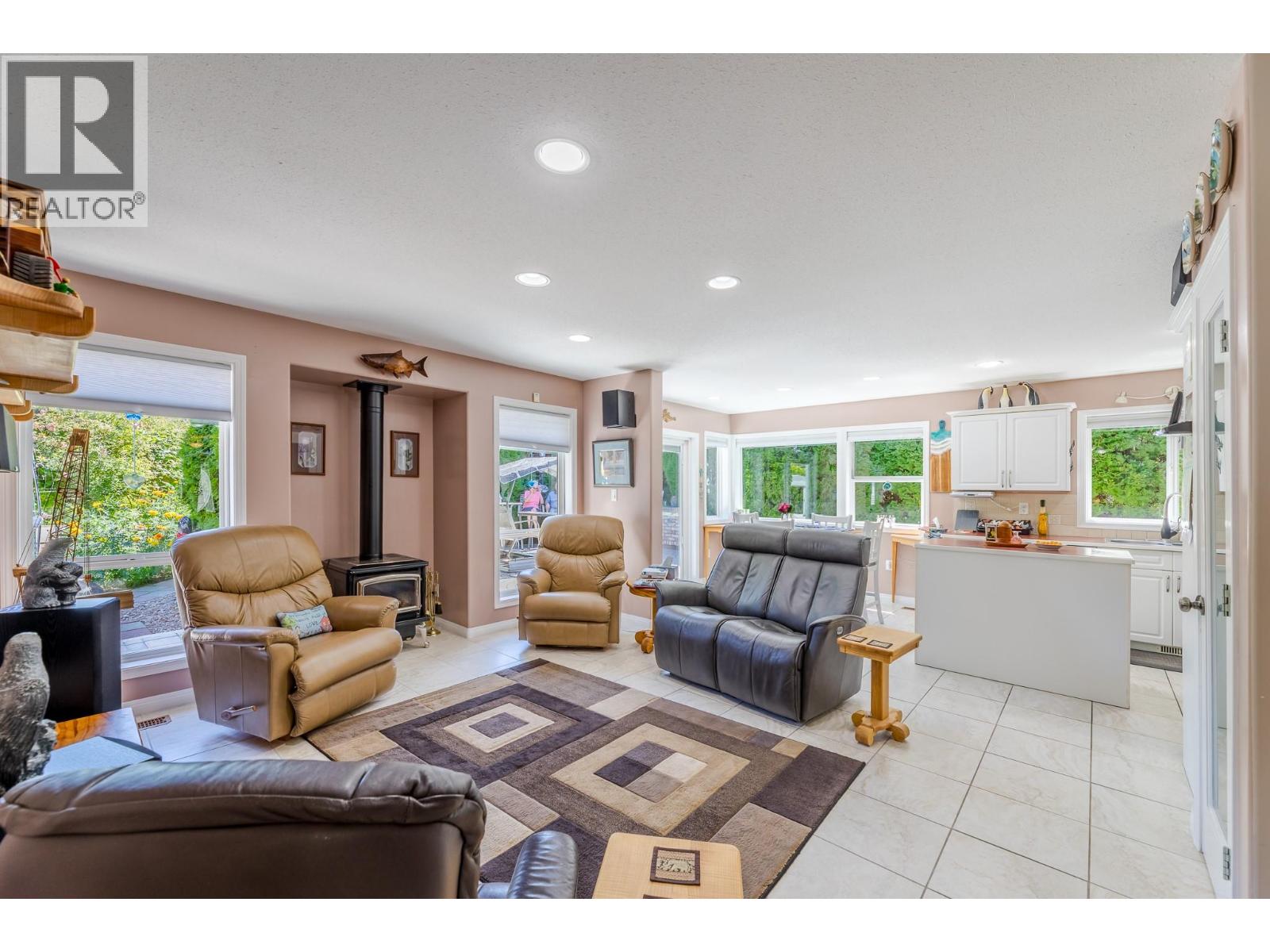  517 Vanderlinde Drive, Keremeos