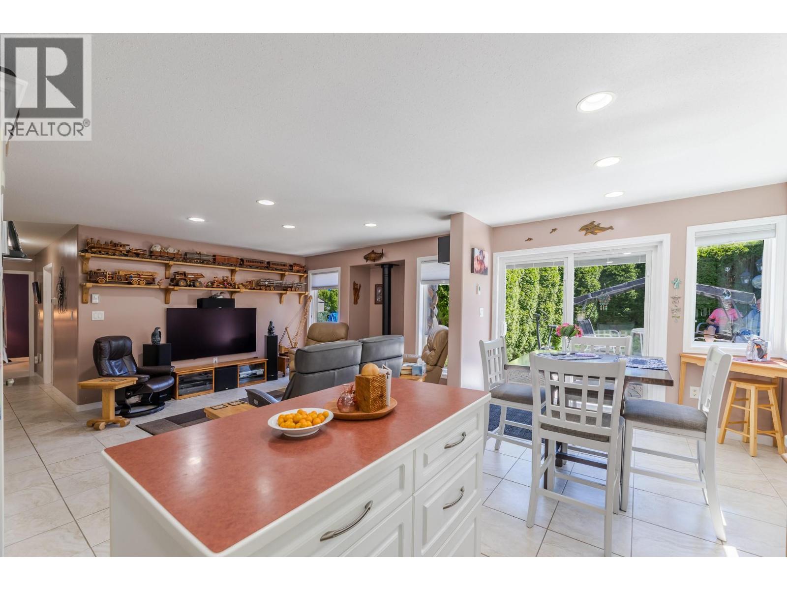  517 Vanderlinde Drive, Keremeos