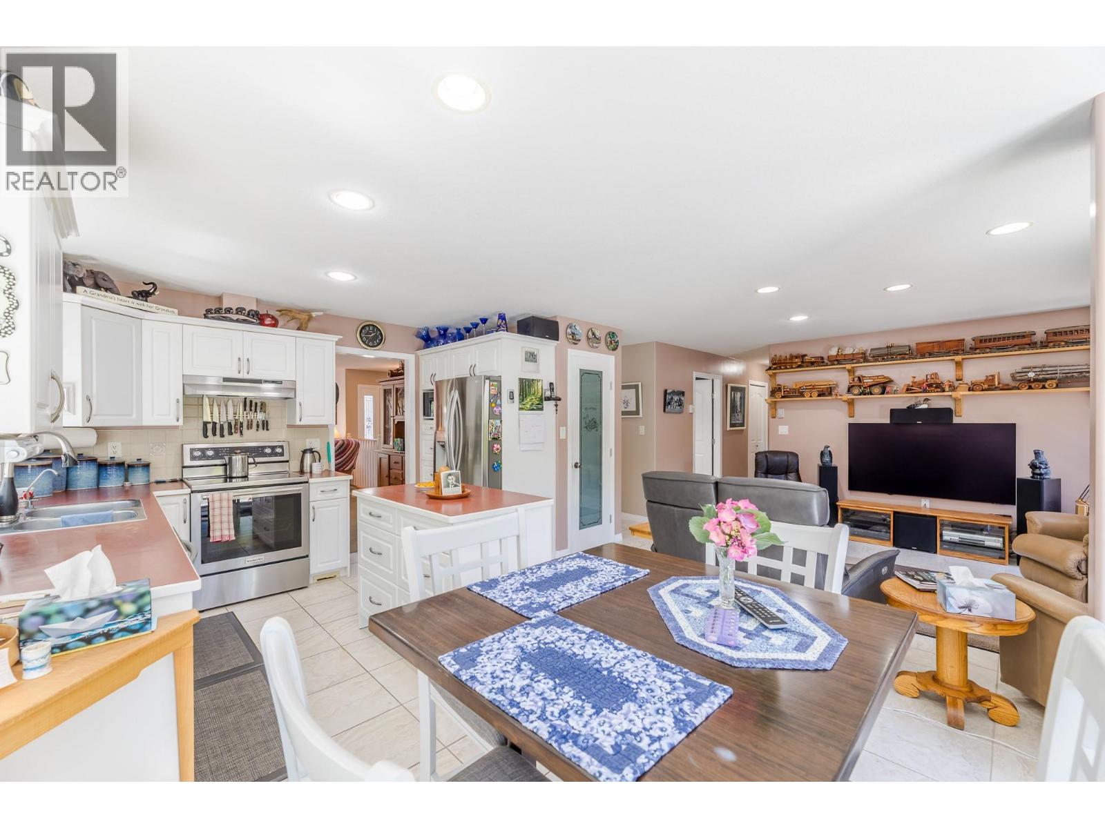  517 Vanderlinde Drive, Keremeos