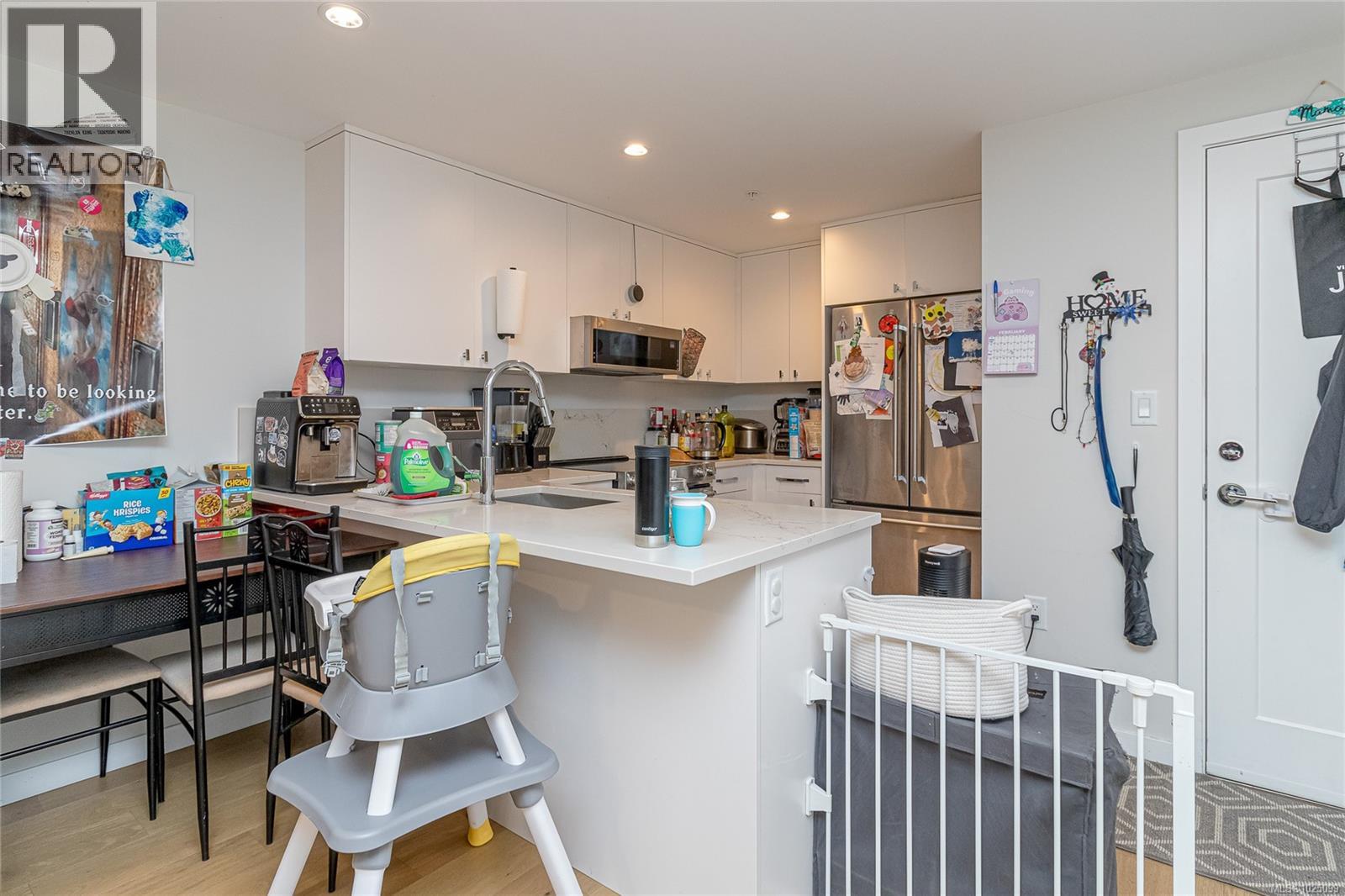#203 4030 Shelbourne St - 14