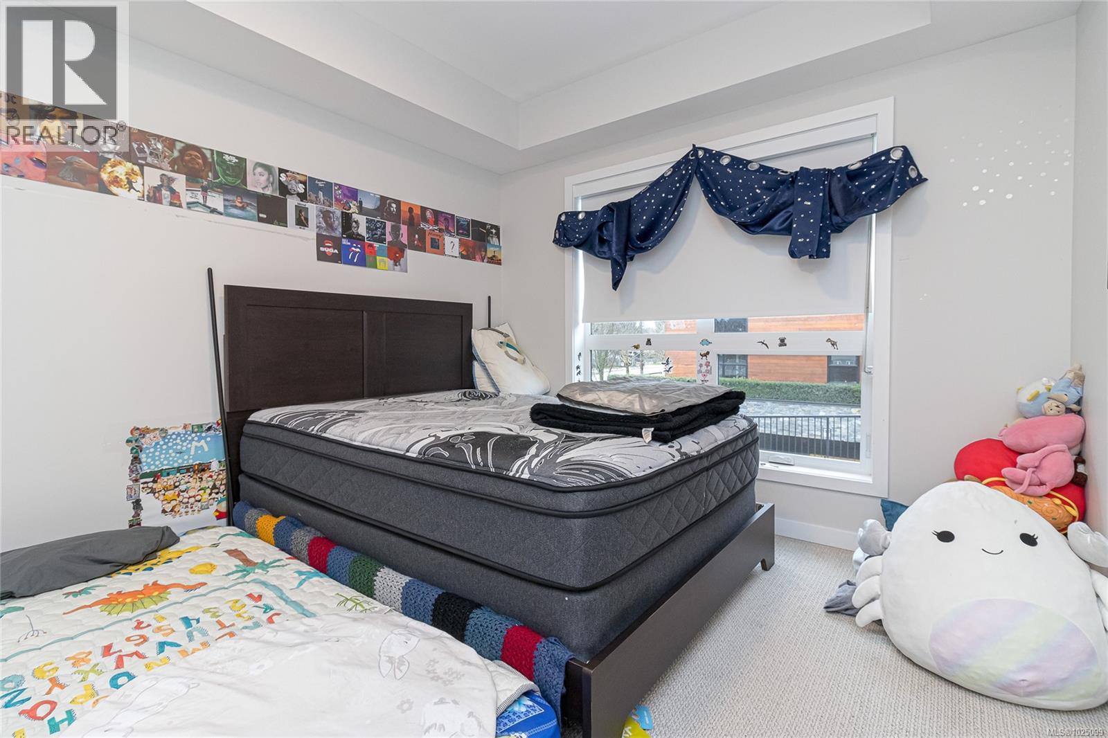 #203 4030 Shelbourne St - 17