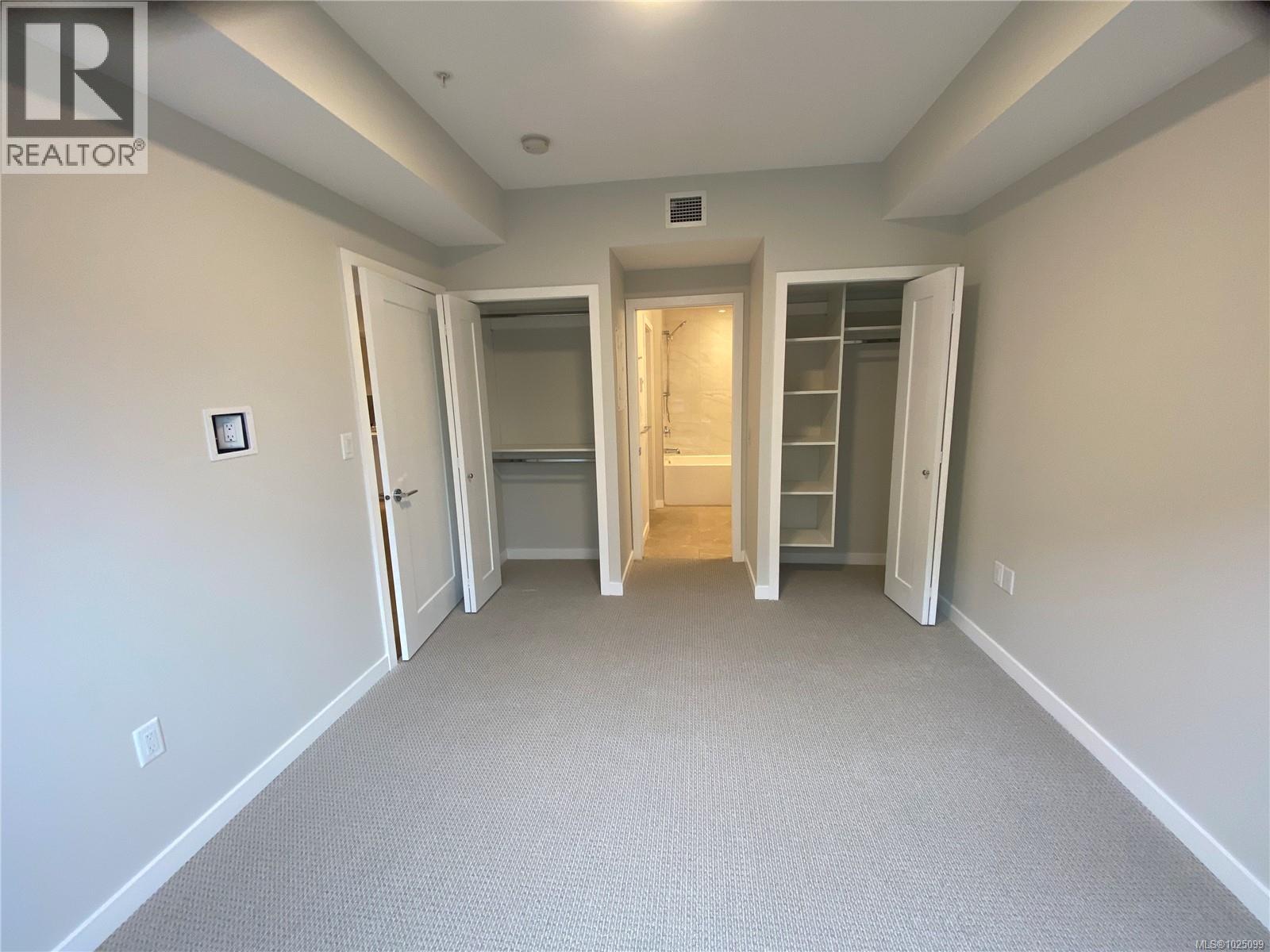 #203 4030 Shelbourne St - 18