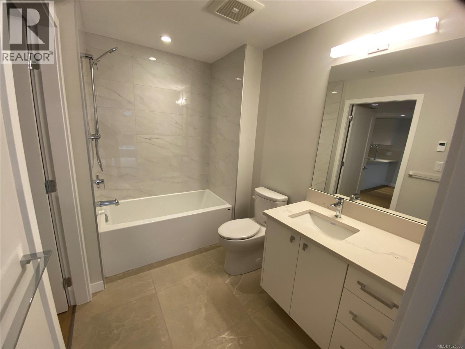 #203 4030 Shelbourne St - 20