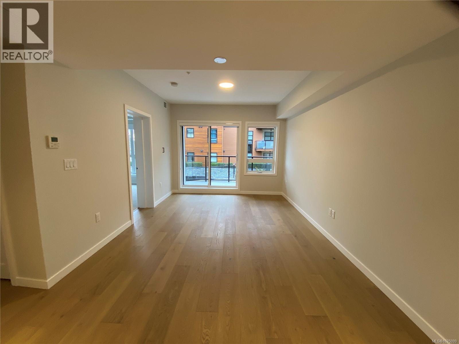 #203 4030 Shelbourne St - 6