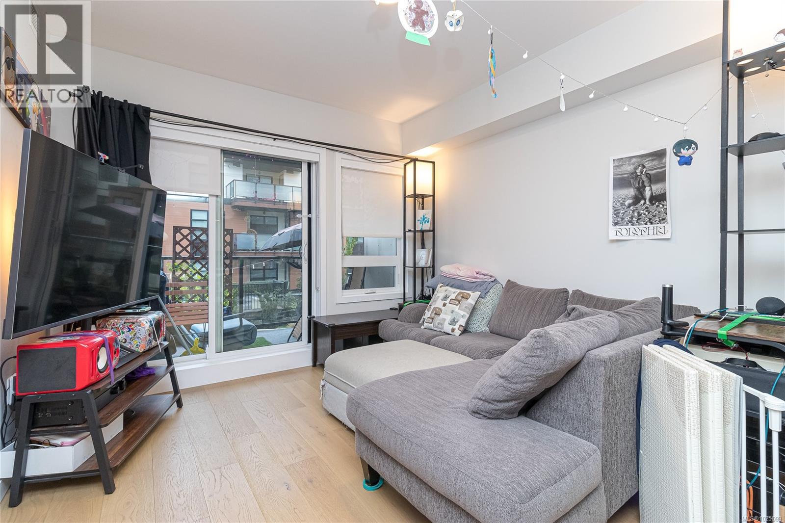 #203 4030 Shelbourne St - 7