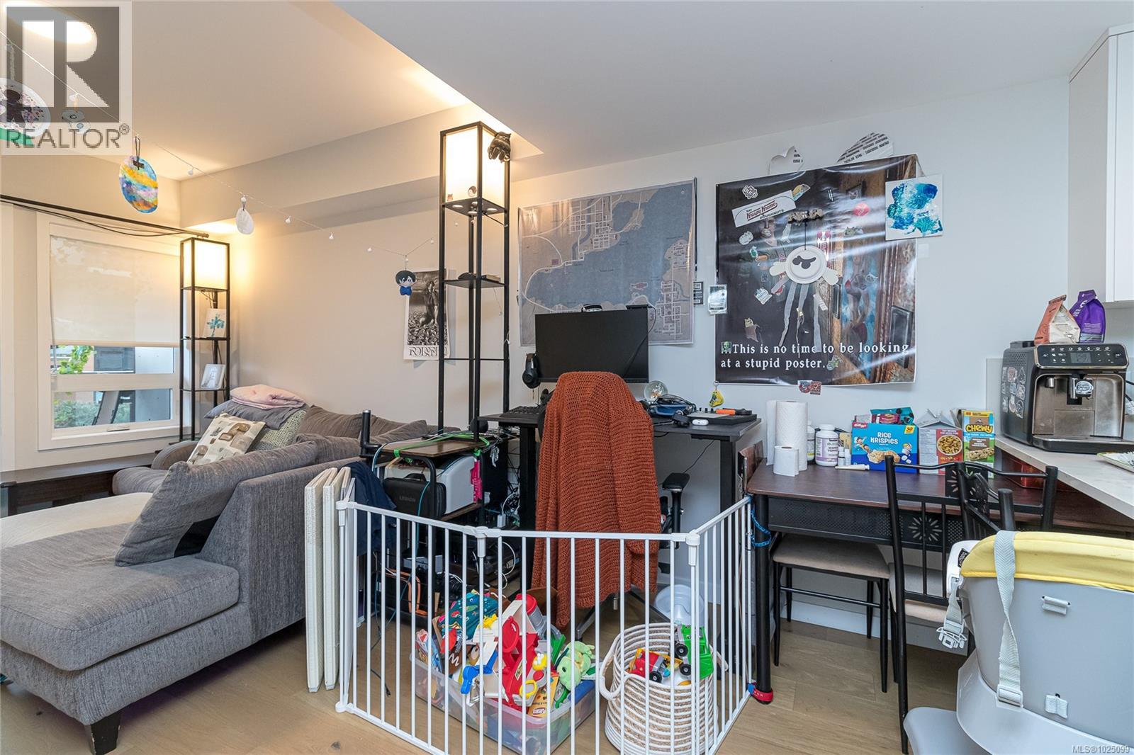 #203 4030 Shelbourne St - 9