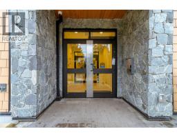 203 4030 Shelbourne St, Saanich, BC V8N3E4 Photo 10