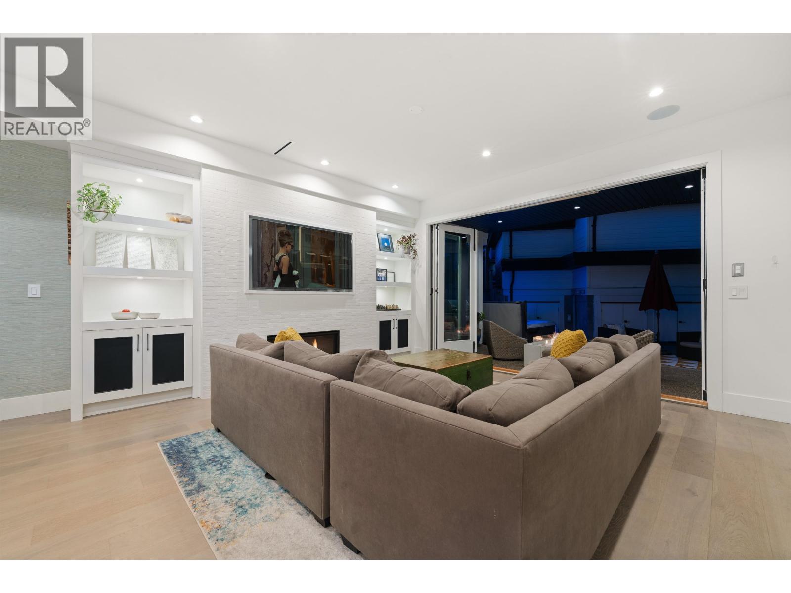 336 E KEITH ROAD, North Vancouver