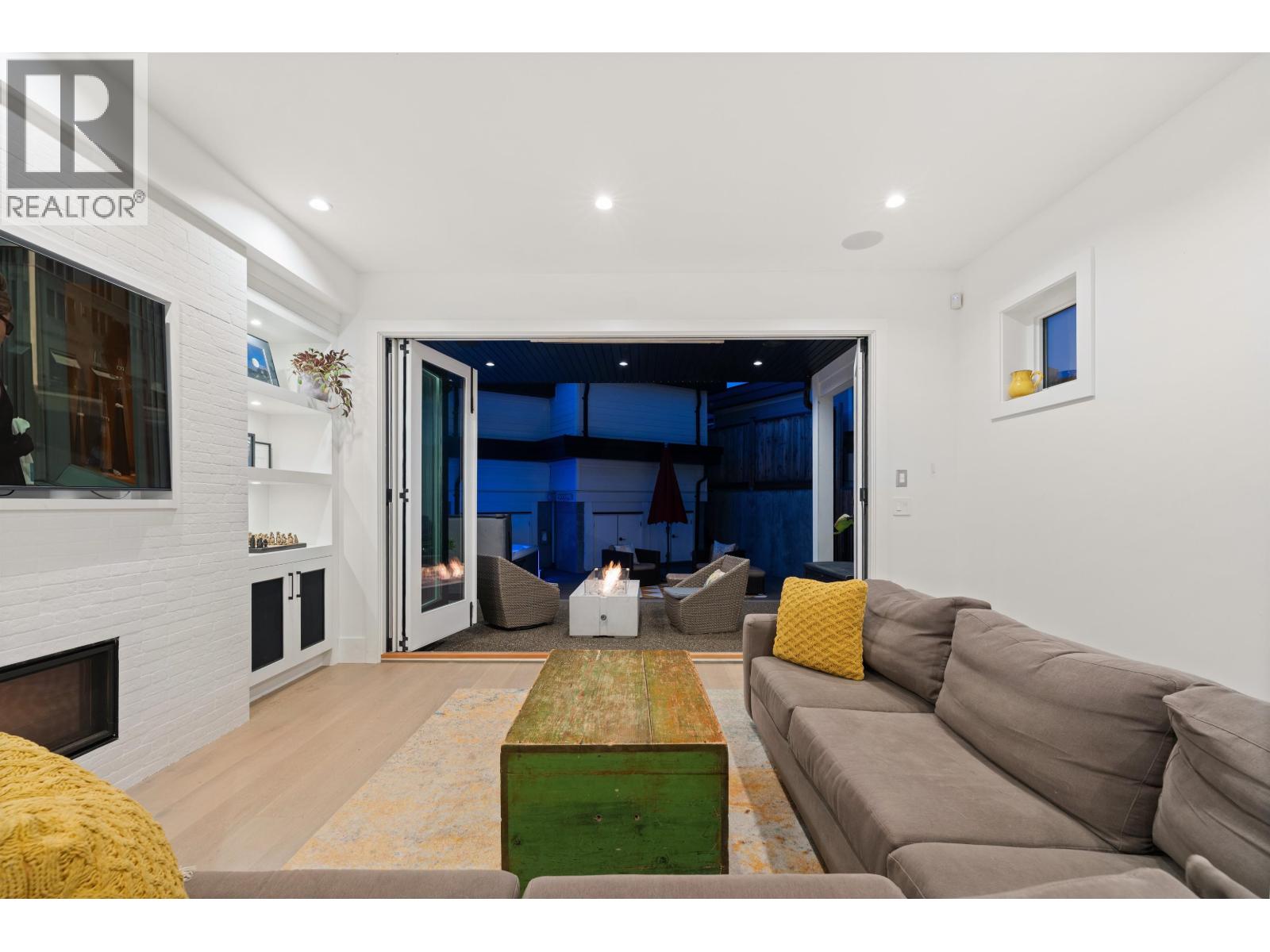 336 E KEITH ROAD, North Vancouver