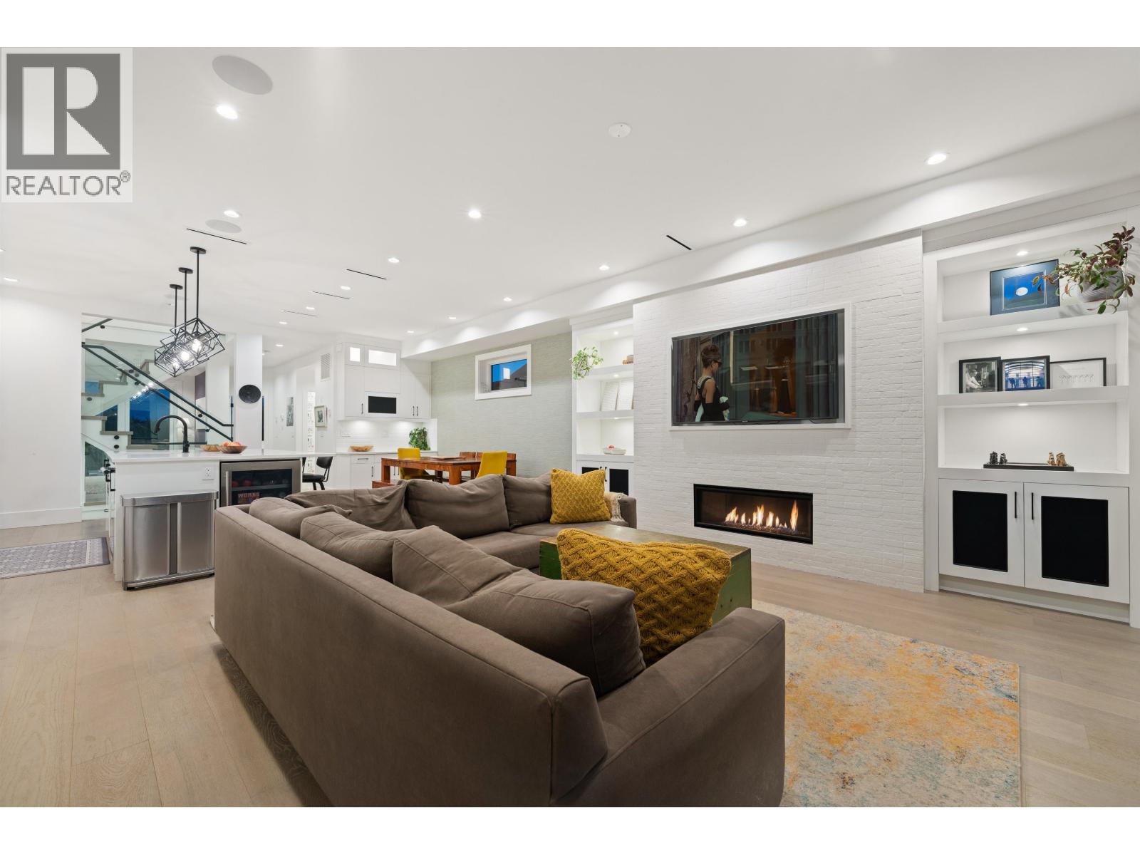 336 E KEITH ROAD, North Vancouver