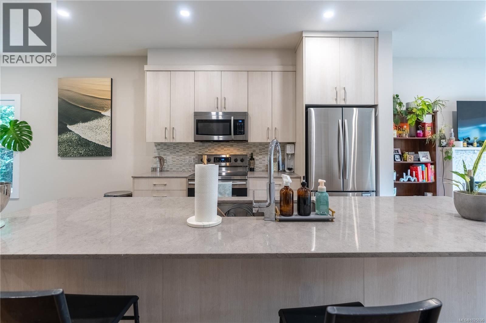 6 625 Hellesen Dr, Tofino