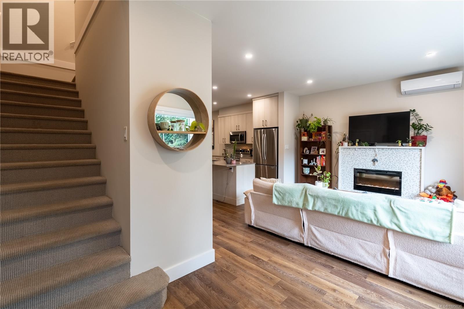 6 625 Hellesen Dr, Tofino