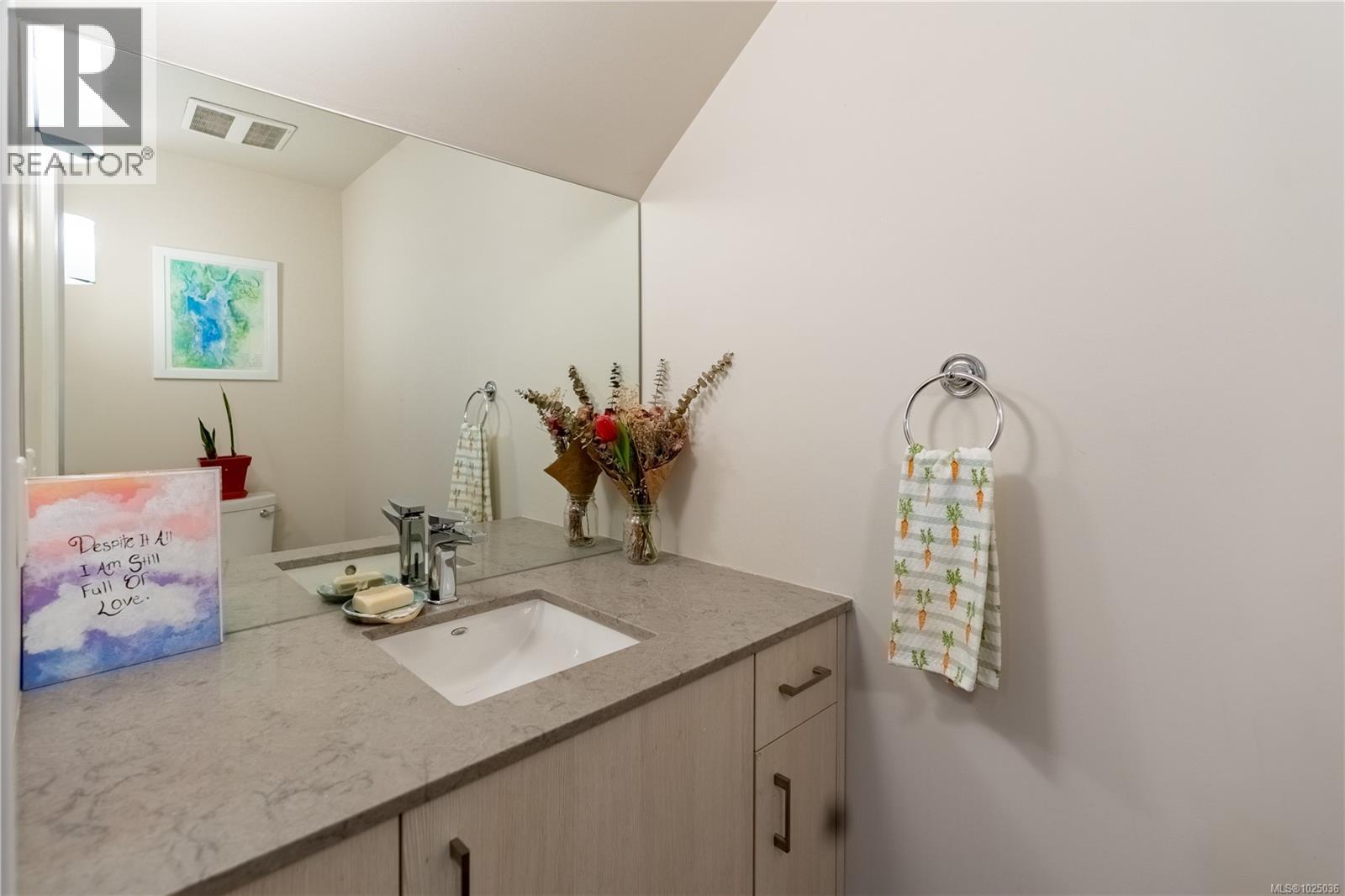 6 625 Hellesen Dr, Tofino