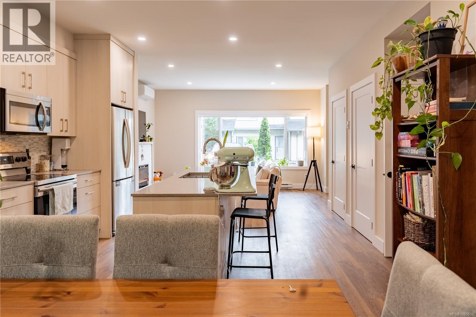 6 625 Hellesen Dr, Tofino