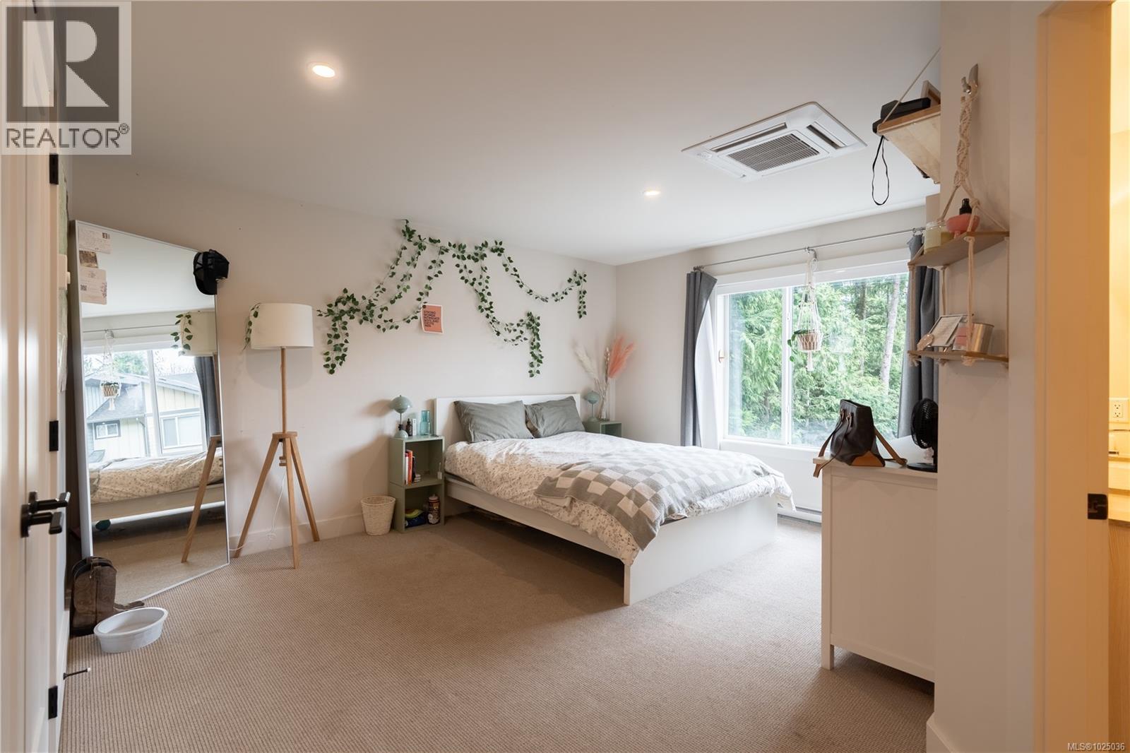 6 625 Hellesen Dr, Tofino